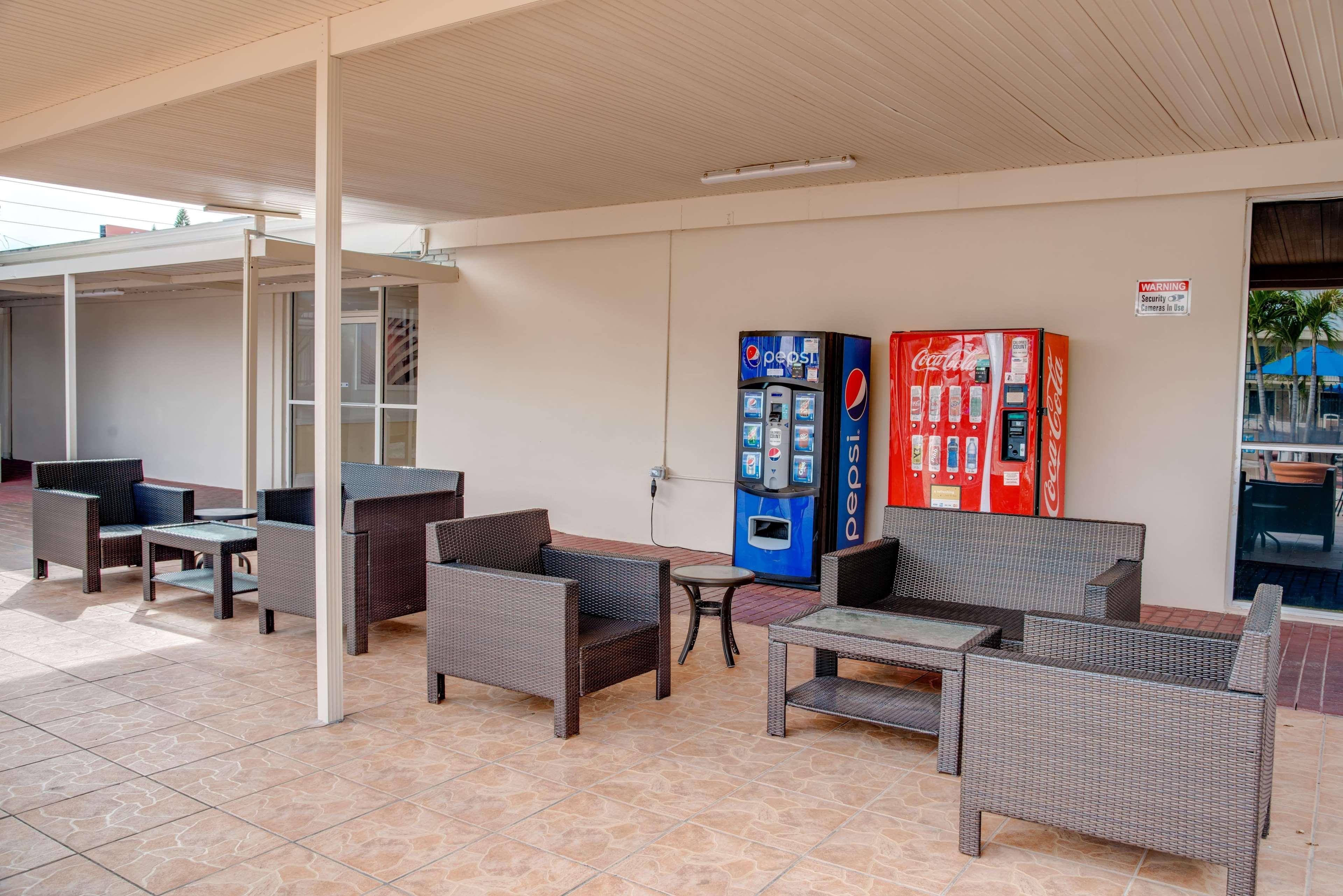 Super 8 By Wyndham St. Petersburg Hotel Ngoại thất bức ảnh