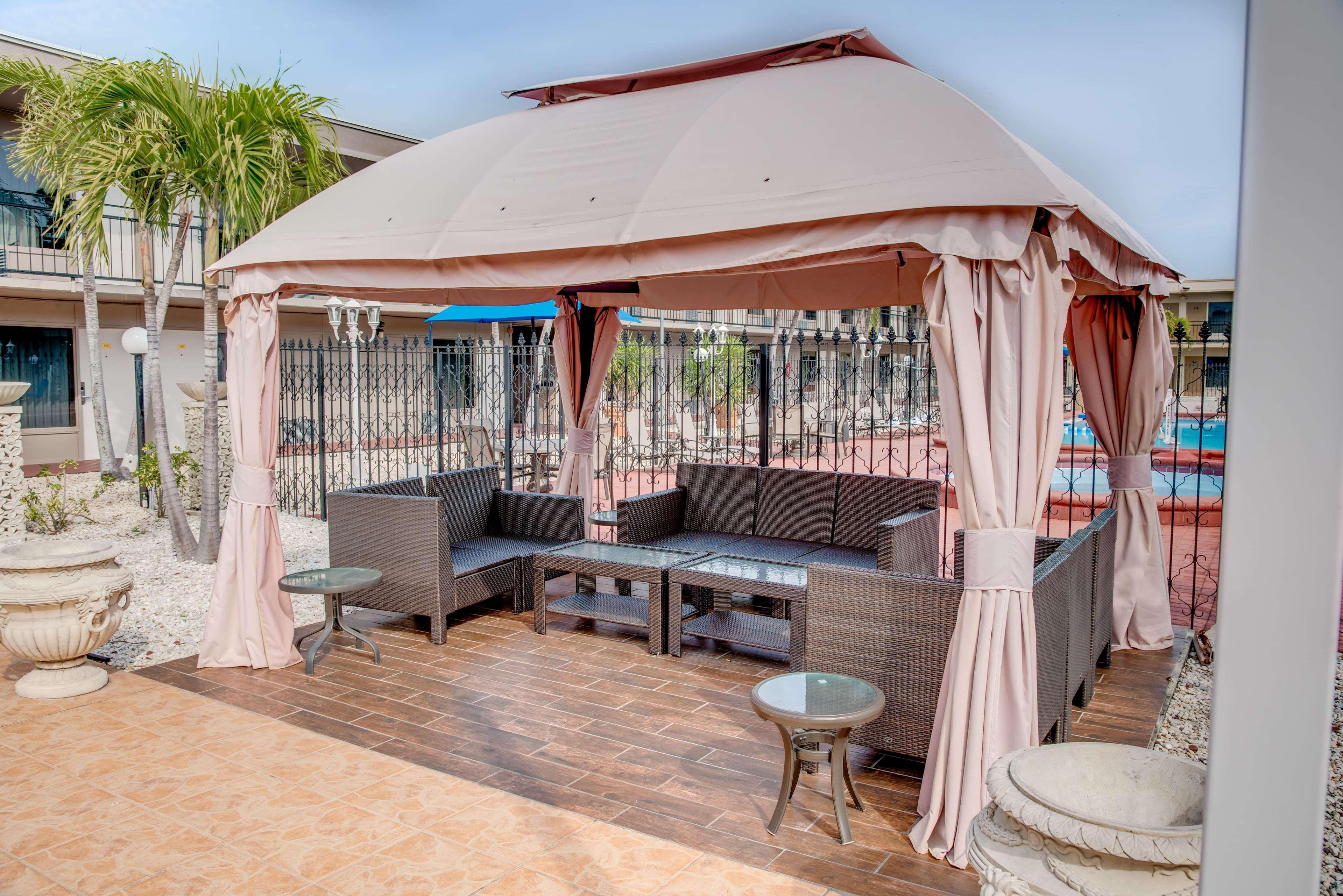 Super 8 By Wyndham St. Petersburg Hotel Ngoại thất bức ảnh