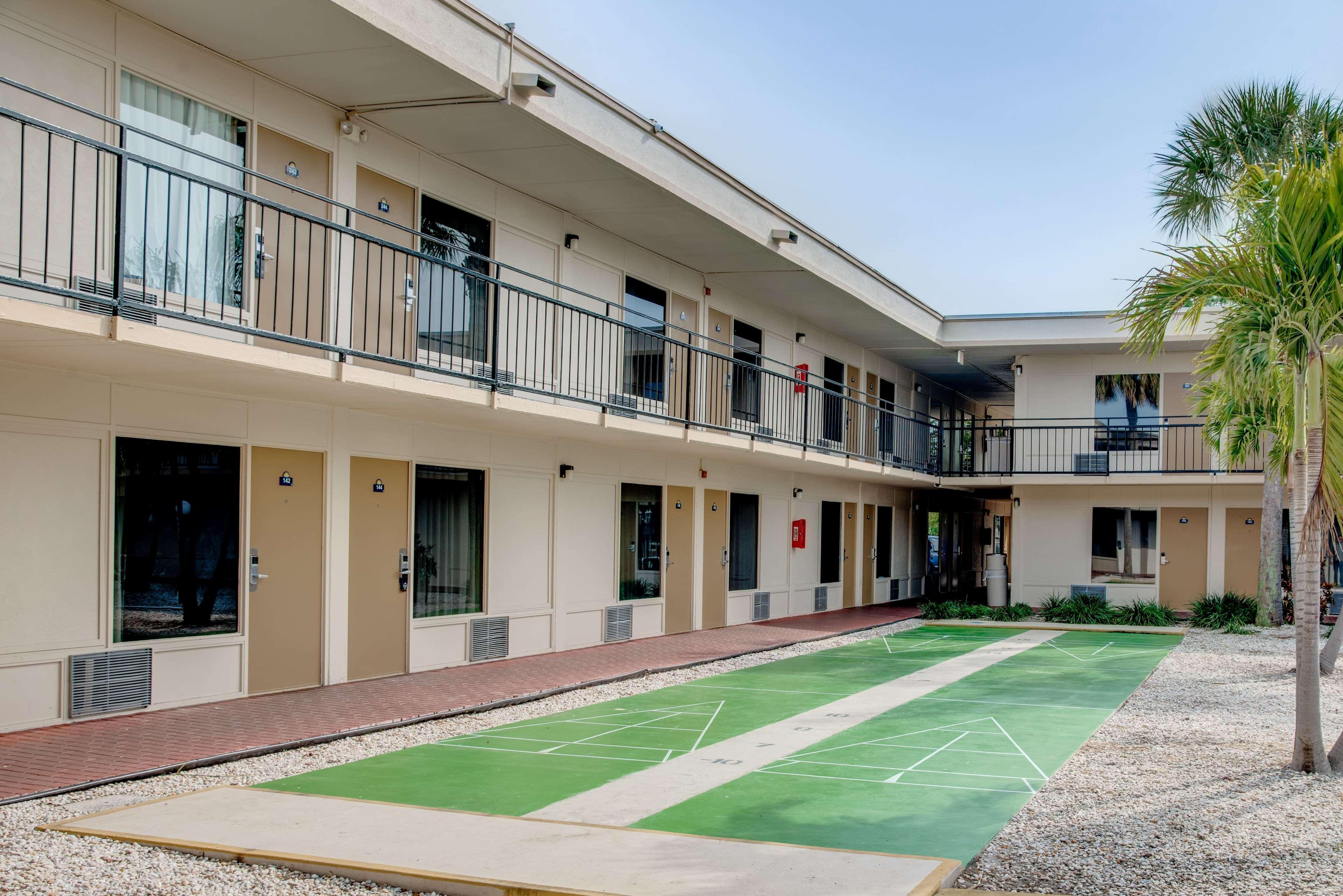Super 8 By Wyndham St. Petersburg Hotel Ngoại thất bức ảnh