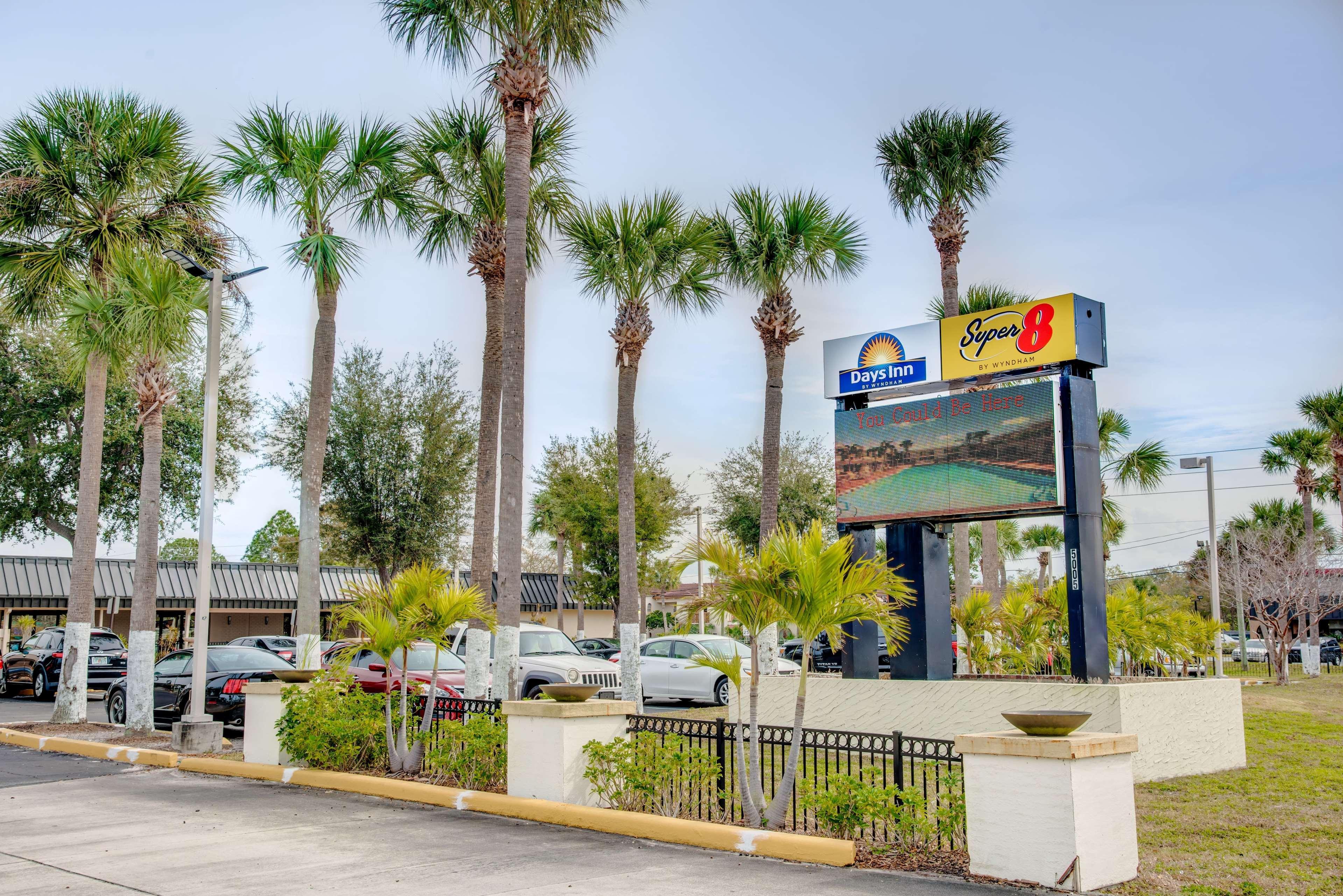 Super 8 By Wyndham St. Petersburg Hotel Ngoại thất bức ảnh