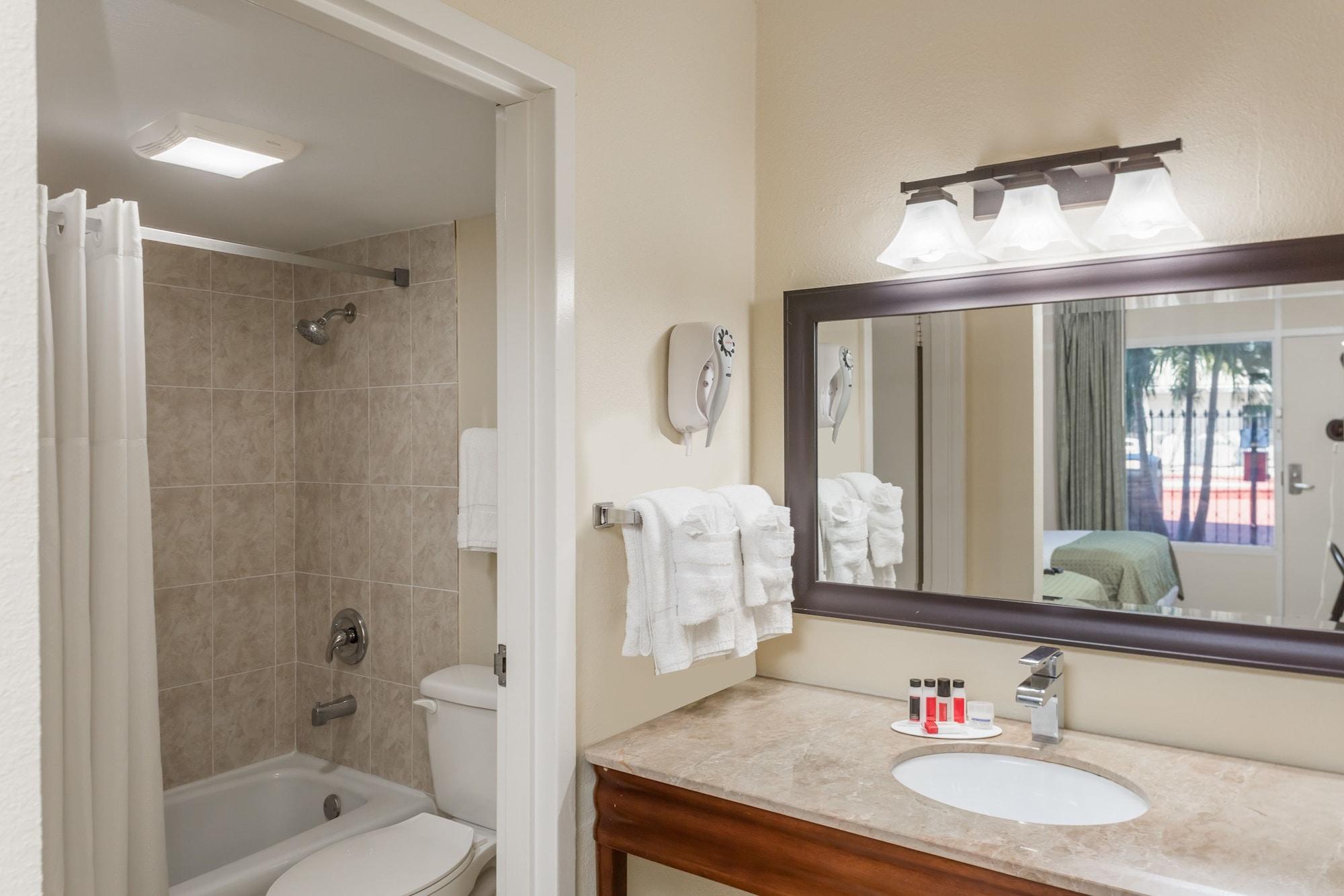 Super 8 By Wyndham St. Petersburg Hotel Ngoại thất bức ảnh