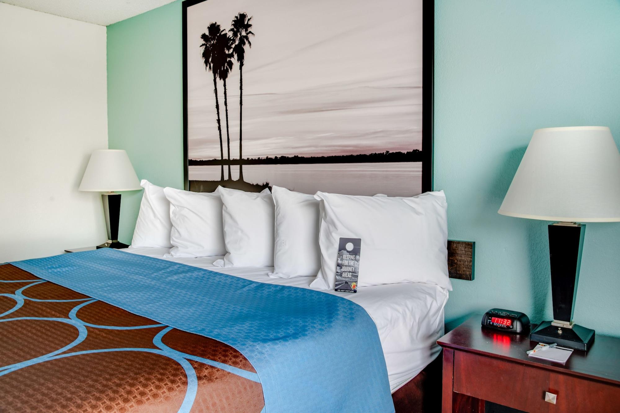 Super 8 By Wyndham St. Petersburg Hotel Ngoại thất bức ảnh