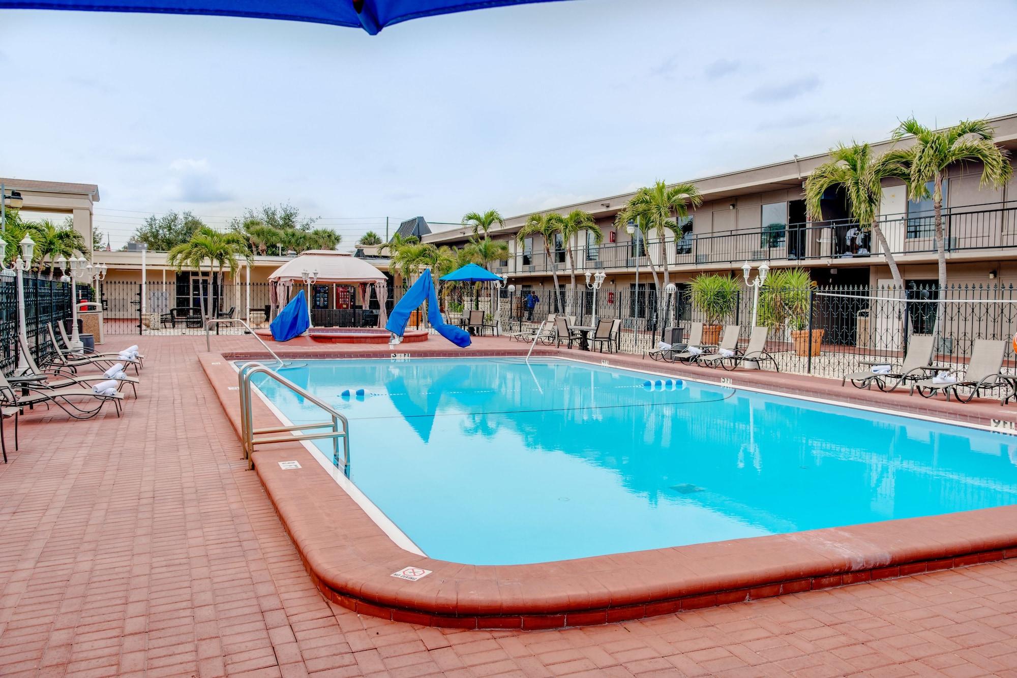 Super 8 By Wyndham St. Petersburg Hotel Ngoại thất bức ảnh