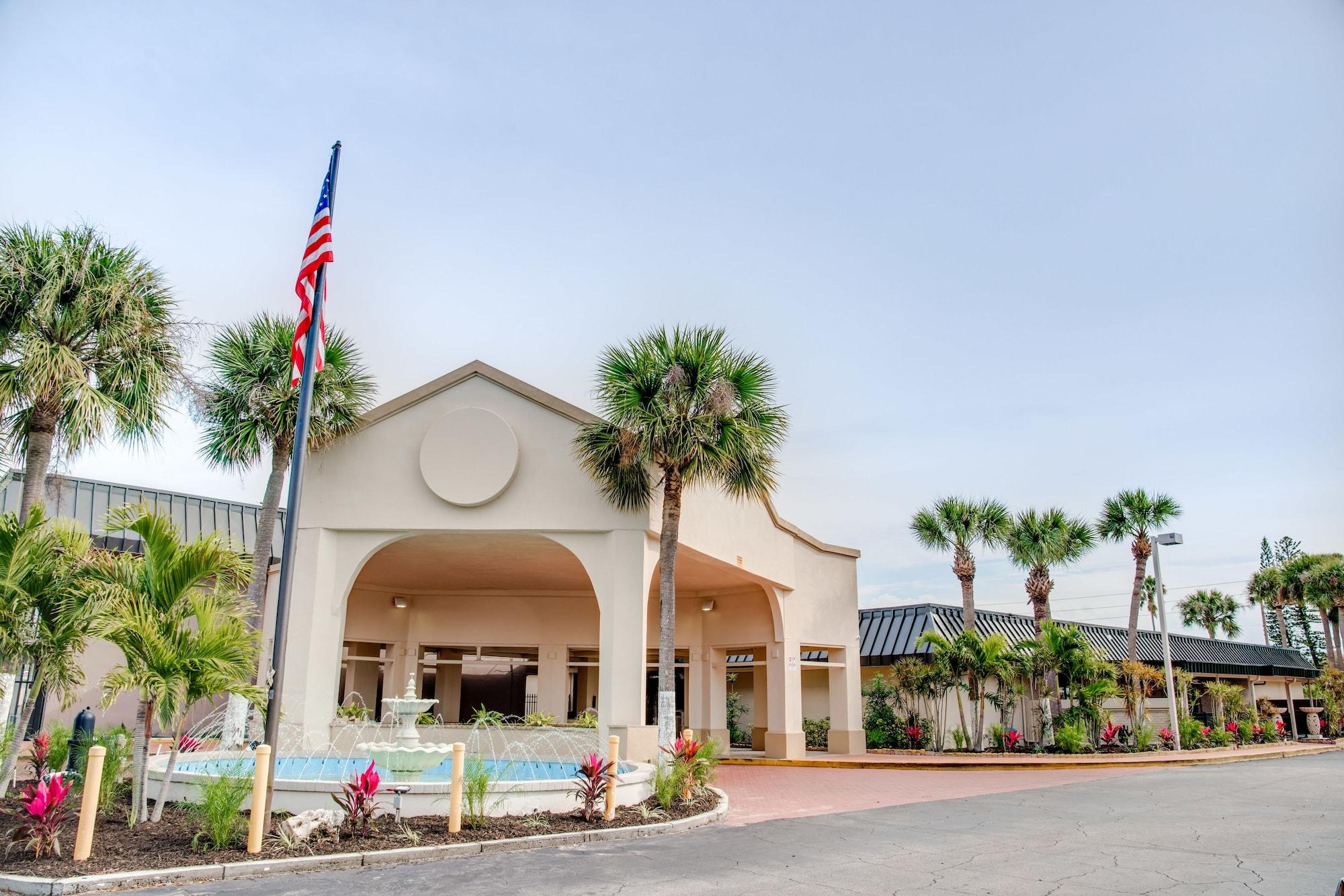Super 8 By Wyndham St. Petersburg Hotel Ngoại thất bức ảnh