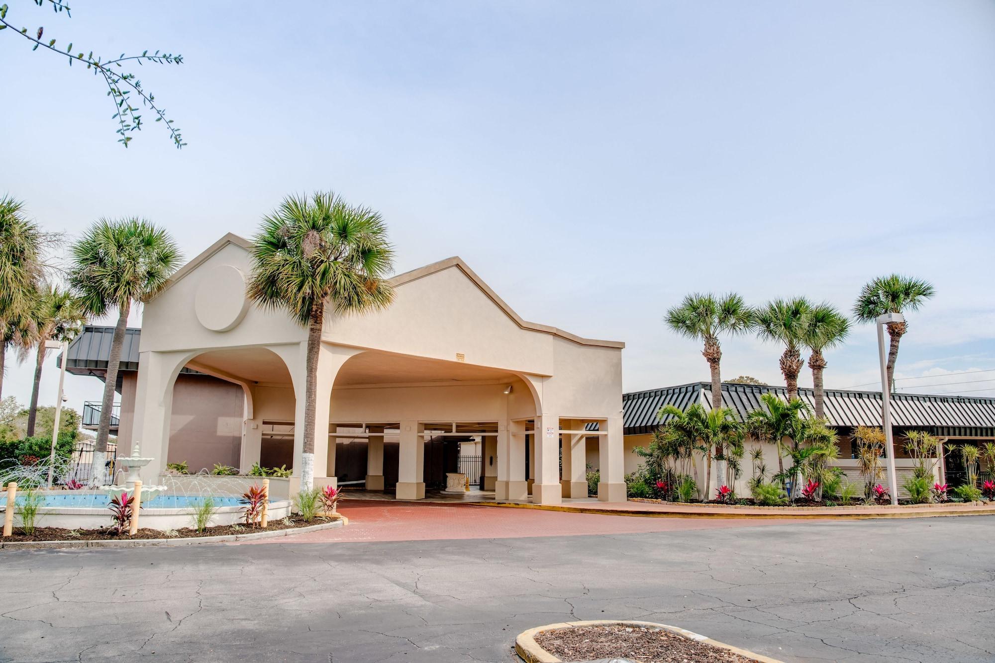 Super 8 By Wyndham St. Petersburg Hotel Ngoại thất bức ảnh